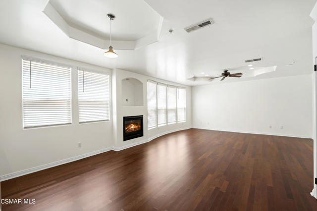 5224 Corteen Place, Valley Village CA: https://media.crmls.org/mediaz/37437b64-7445-4fca-ae63-6fcea21bb80a.jpg