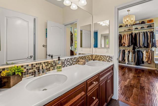278 Avenida Loretta, Chula Vista CA: https://media.crmls.org/mediaz/37442aaf-ef79-4b80-a870-223fcc5d0a7b.jpg