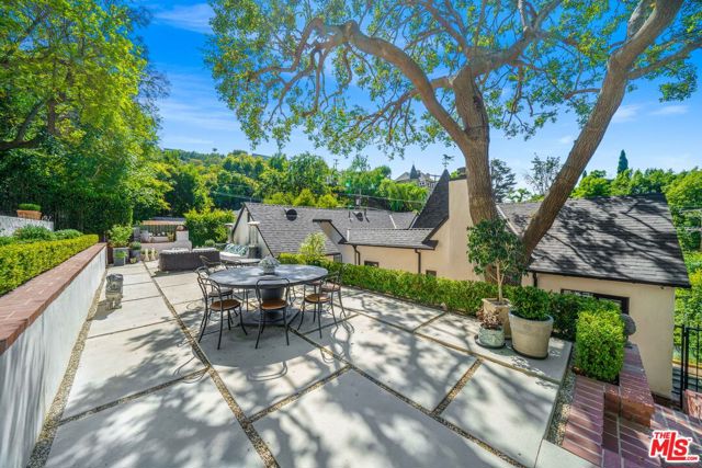 4184 Knobhill Drive, Sherman Oaks, California 91403, 3 Bedrooms Bedrooms, ,Single Family Residence,For Sale,Knobhill,24406897