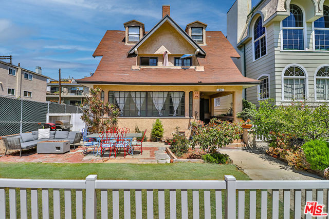 21 JIB Street Venice, California Rare opportunity to own a charming five-unit apartment building steps from the sand. Located in the heart of the Marina Peninsula between the Venice Canals, Marina Del Rey and iconic Venice Beach, this historic Craftsman sits in the middle of a quiet walk street on one of the largest lots in the area. Easy access to Venice Pier, Boardwalk and Marina via the Ballona Lagoon Bridge with the seclusion of living on the Peninsula. One unit will be delivered vacant - bright, bottom front unit with fireplace and wood-beamed ceiling.