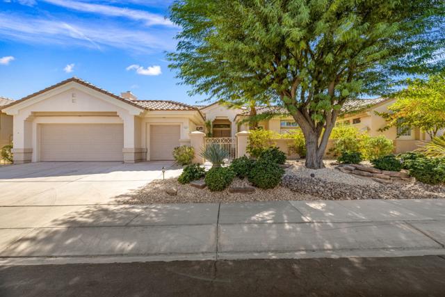 78197 Bonanza Drive, Palm Desert CA: https://media.crmls.org/mediaz/37455c56-eb8e-4934-8b3c-ef5d8228a75c.jpg