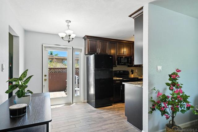 6666 Beadnell Way, San Diego CA: https://media.crmls.org/mediaz/374566a8-0c74-40d0-8d0b-6a3b1f8ff490.jpg