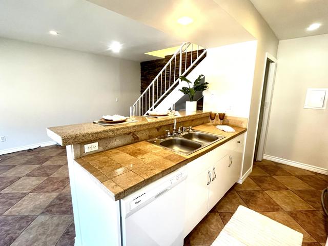 Image 8 of 26 For 72534 Edgehill Drive 2