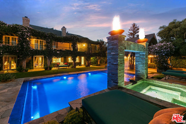 13418 Nightsky Drive, Camarillo CA: https://media.crmls.org/mediaz/3745e881-aaaf-4550-bad0-658a6affc7e5.jpg