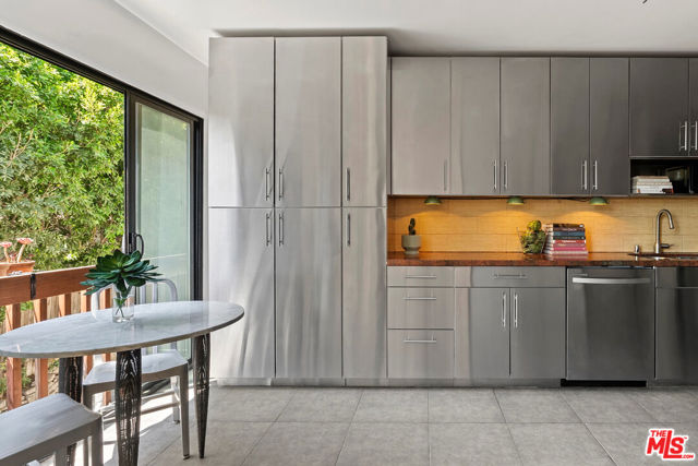 2174 Alcyona Drive, Los Angeles CA: https://media.crmls.org/mediaz/37461872-e02c-4c2f-804a-90d782a64fd6.jpg