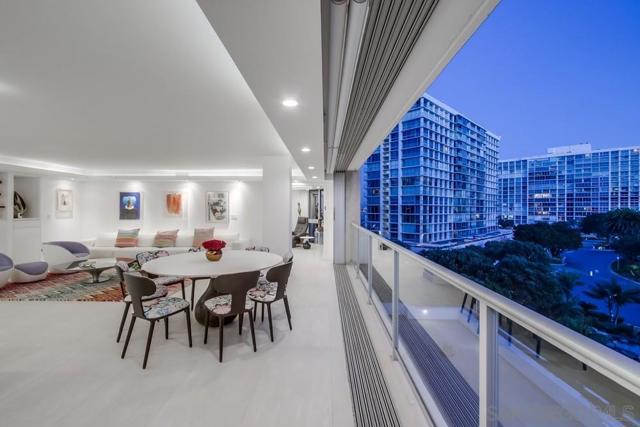 1750 Avenida Del Mundo, Coronado CA: https://media.crmls.org/mediaz/37466ad2-e33d-4a64-a3b8-fa972a6673d5.jpg