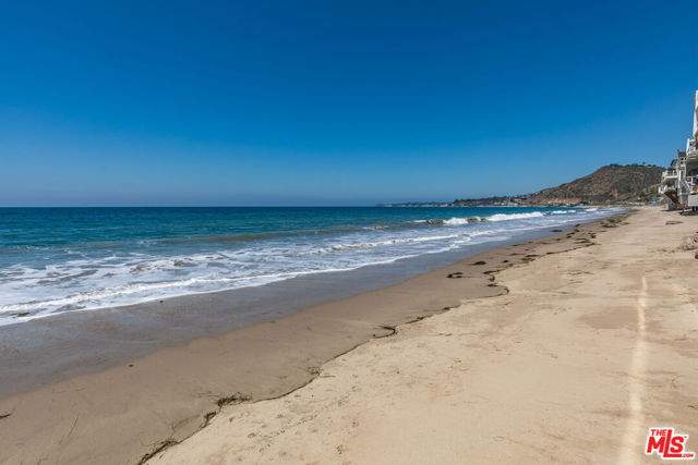 25408 Malibu Road, Malibu CA: https://media.crmls.org/mediaz/3747c8e6-668d-49b4-920b-4645e9faeaed.jpg