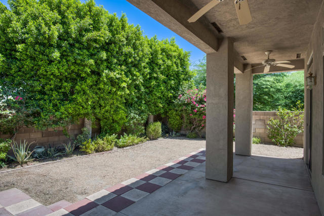 44010 Royal Troon Drive Drive, Indio CA: https://media.crmls.org/mediaz/37487c30-8081-4acf-a415-04b06371ac3a.jpg