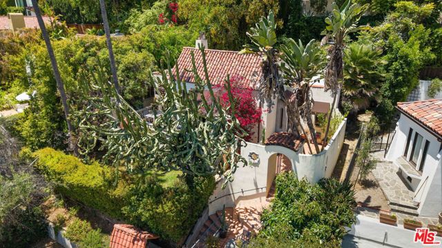 6615 Emmet Terrace, Los Angeles CA: https://media.crmls.org/mediaz/3748dae0-a782-4499-b192-90b161186429.jpg