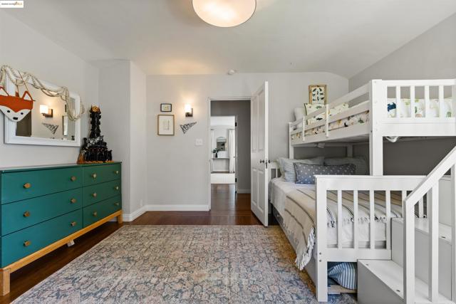 5701 La Salle Ave, Oakland CA: https://media.crmls.org/mediaz/37494b0e-8d73-477c-83e9-df5157155dc1.jpg