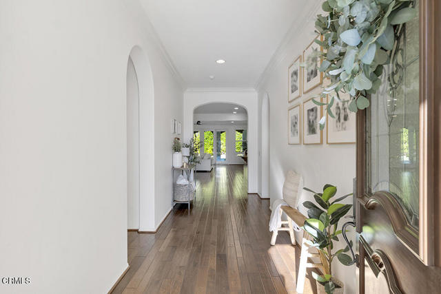 11806 Ricasoli Way, Porter Ranch CA: https://media.crmls.org/mediaz/3749a845-1a03-4a13-abc2-66909cfe4884.jpg