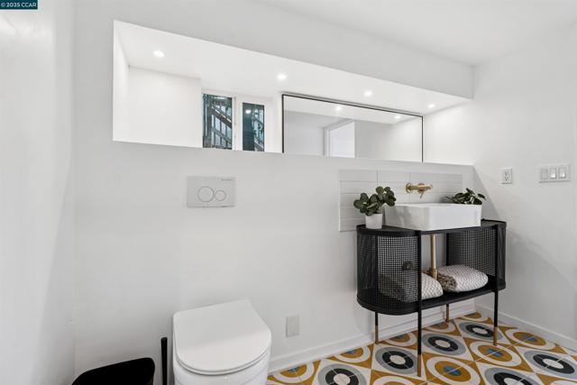5915 ALHAMBRA AVE, Oakland CA: https://media.crmls.org/mediaz/374a153d-cc0b-4dae-be9e-9eb69e43b4f1.jpg
