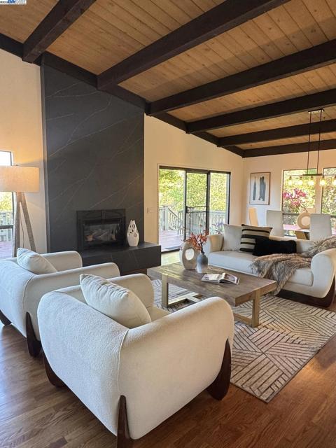 4732 Mira Vista Drive, Castro Valley CA: https://media.crmls.org/mediaz/374a8f8e-2ab1-462e-bcfe-c5e7f6a13be9.jpg