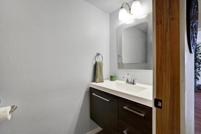 Detail Gallery Image 14 of 33 For 1337 Gary Ln, Escondido,  CA 92026 - 2 Beds | 2/1 Baths