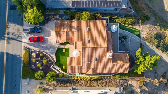 15425 Vista Vicente Dr, San Diego CA: https://media.crmls.org/mediaz/374b0000-d957-4c8e-993b-410353cfdd1b.jpg
