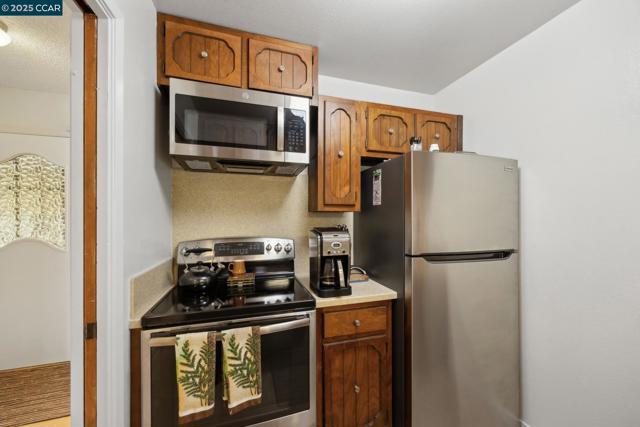 14295 Doolittle Dr, San Leandro CA: https://media.crmls.org/mediaz/374bc77d-c030-4687-bfb6-1f9be9613f3f.jpg