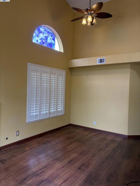 24909 Avocado Ct, Hayward CA: https://media.crmls.org/mediaz/374bf1f7-f388-435b-972a-b6911806b32f.jpg