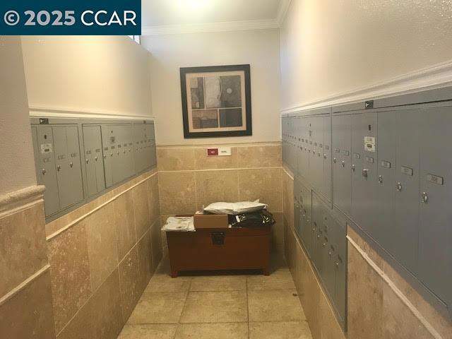 590 El Dorado, Oakland CA: https://media.crmls.org/mediaz/374bf758-b3c1-4408-ada6-9297e08ac60e.jpg
