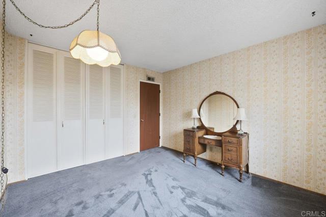 1113 Camino Del Sol Circle, Carlsbad CA: https://media.crmls.org/mediaz/374c59d7-41b4-497b-b18c-c99f49205ef2.jpg