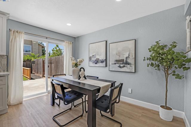 2236 Oakland Ave, Pleasanton CA: https://media.crmls.org/mediaz/374cb90c-be2c-49f0-a96f-a856e5057587.jpg