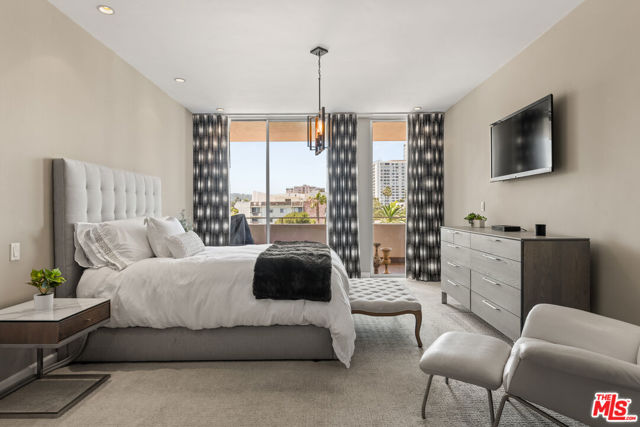 1333 S Beverly Glen Boulevard, Los Angeles CA: https://media.crmls.org/mediaz/374ce872-bb81-4443-8594-5b1ea5058d72.jpg