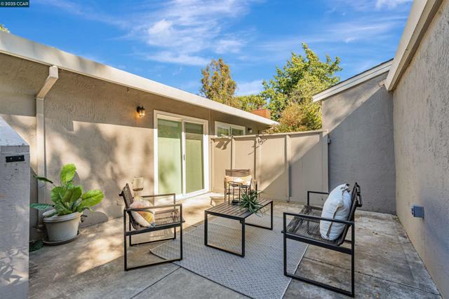 812 Royal Ann Ln, Concord CA: https://media.crmls.org/mediaz/374cf024-1ff2-49ad-9259-012f6759d313.jpg