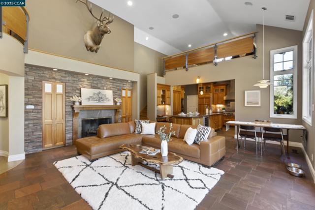 350 Pine Creek Rd, Walnut Creek CA: https://media.crmls.org/mediaz/374d1df9-6137-4a4c-9933-78e12f1422a3.jpg