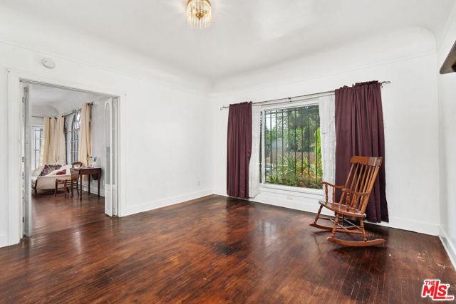 5021 Elmwood Avenue, Los Angeles CA: https://media.crmls.org/mediaz/374d32b7-a79d-4ca4-8904-85cddbba367a.jpg