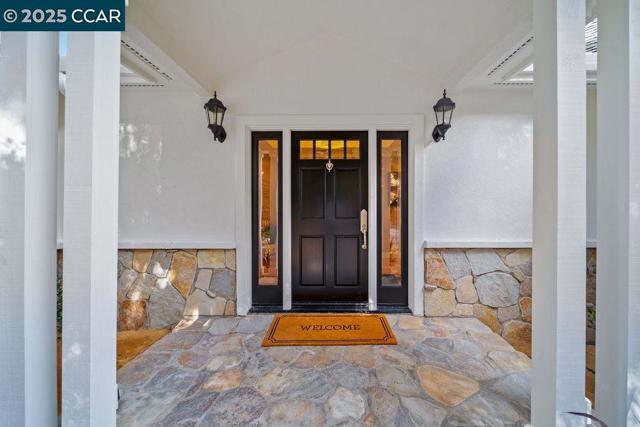 921 Foye Drive, Lafayette CA: https://media.crmls.org/mediaz/374d684e-b978-436c-b6dd-873fe295bb30.jpg