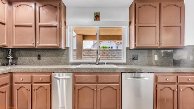 78901 Runaway Bay Drive, Bermuda Dunes CA: https://media.crmls.org/mediaz/374da9b7-6235-4aa8-8ca1-fc0e47dd5f6c.jpg