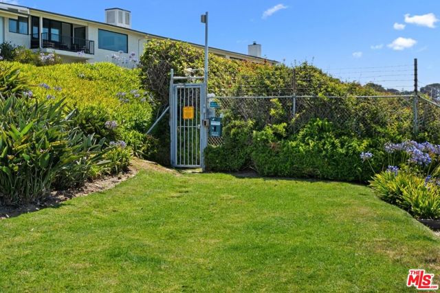 29700 Zuma Bay Way, Malibu CA: https://media.crmls.org/mediaz/374db301-4ae0-4844-815d-98cd8053898d.jpg