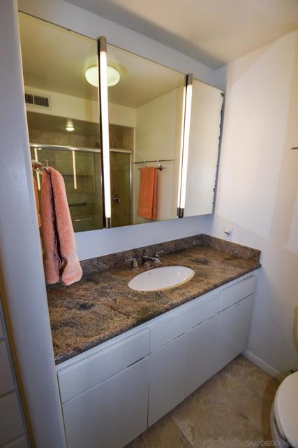 1730 Avenida Del Mundo, Coronado CA: https://media.crmls.org/mediaz/374dbb2d-62a7-491a-adab-f7b91eae921b.jpg