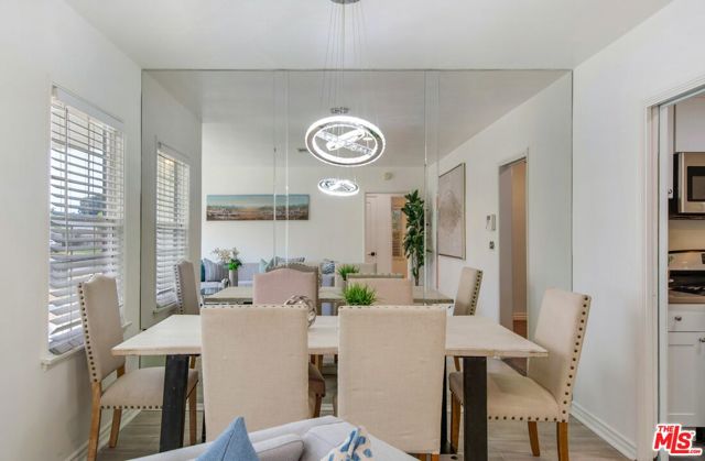 7731 Oak Park Avenue, Lake Balboa CA: https://media.crmls.org/mediaz/374dbfb2-9d30-4d83-aee6-daf14b500fbd.jpg