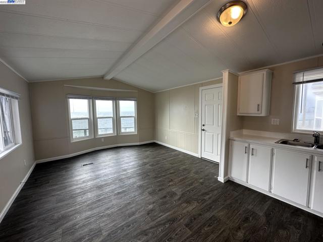 404 4th Ave, Pacifica, California 94044, 1 Bedroom Bedrooms, ,1 BathroomBathrooms,Residential,For Sale,4th Ave,41045630