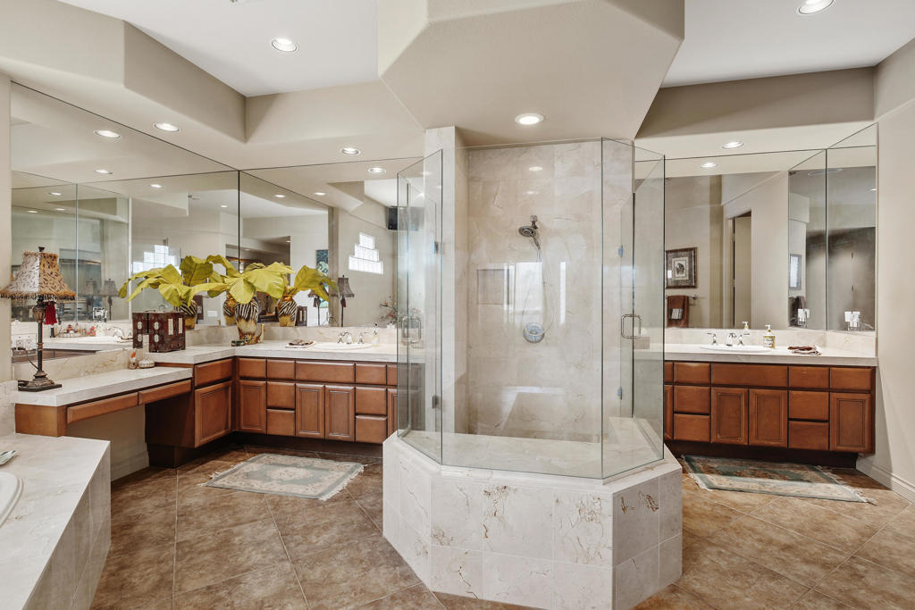 https://media.crmls.org/mediaz/374e18d4-9374-4236-b944-a40ed8923f88.jpg?preset=X-Large
