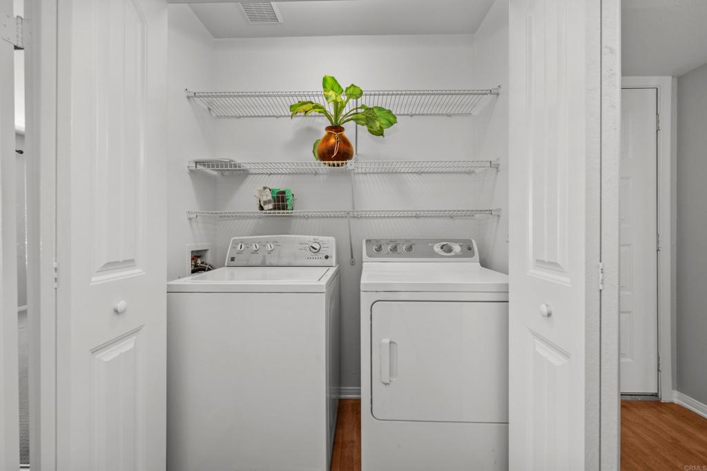 https://media.crmls.org/mediaz/374e544e-39c9-4ee3-a4ae-635a32b43dc0.jpg?preset=X-Large