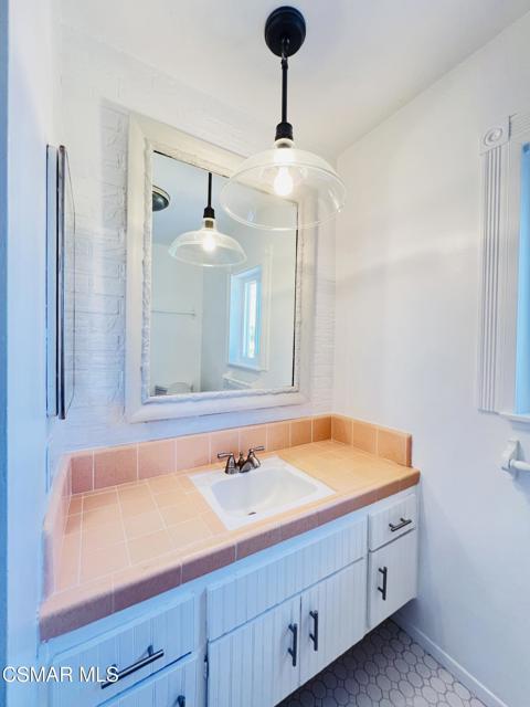 1574 Norwich Avenue, Thousand Oaks CA: https://media.crmls.org/mediaz/374e607d-c28f-4f4a-b5a0-d1ad52542119.jpg
