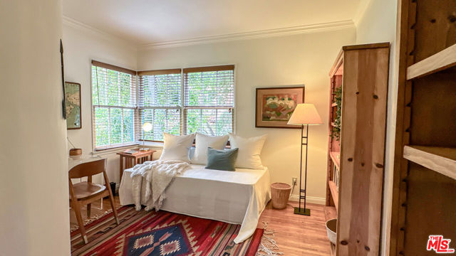 752 Country Club Drive, Burbank CA: https://media.crmls.org/mediaz/374e6a66-cb69-4d01-80d4-0296aae808b3.jpg