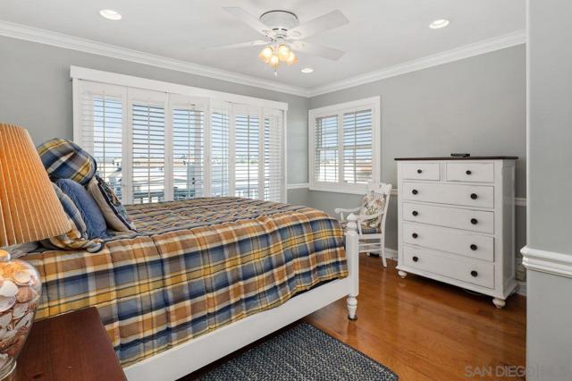 2740 Ocean Front Walk, San Diego CA: https://media.crmls.org/mediaz/374ecb21-517c-4ee4-b22c-a382aff5aa4d.jpg