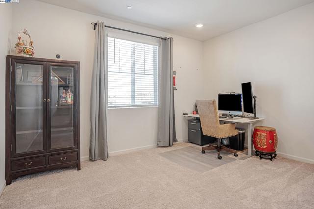 859 Helmsley Dr, Vacaville CA: https://media.crmls.org/mediaz/374ee83d-7076-49a8-840e-aee90de26f40.jpg