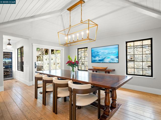 125 Sleepy Hollow Ln, Orinda CA: https://media.crmls.org/mediaz/374efcc9-041e-447a-badf-dd637051d826.jpg