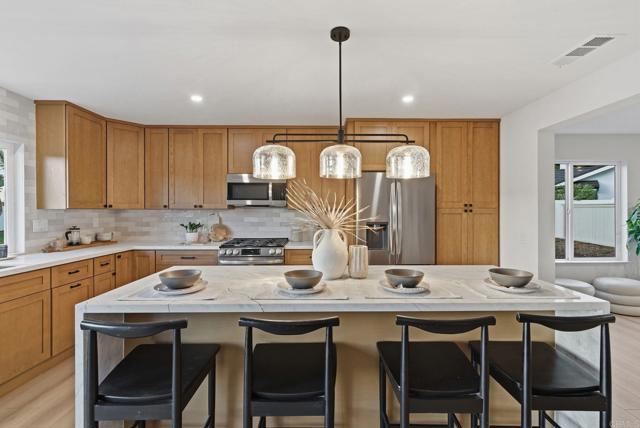 Detail Gallery Image 15 of 41 For 2002 Ladera Ct, Carlsbad,  CA 92009 - 4 Beds | 2 Baths