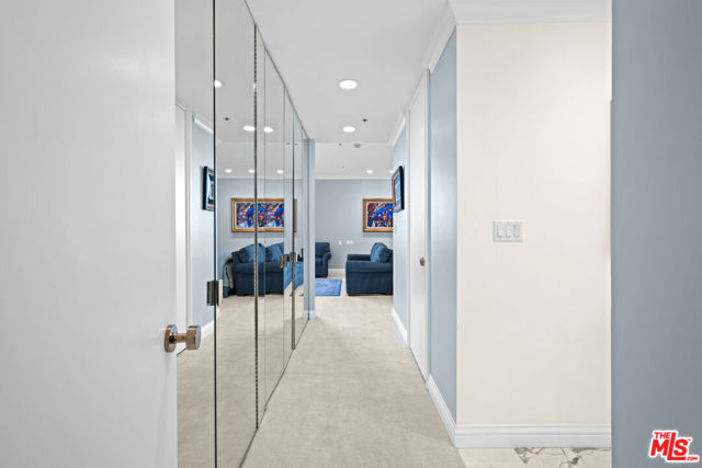 10430 Wilshire Boulevard, Los Angeles CA: https://media.crmls.org/mediaz/375011a9-b7b9-48da-be3a-9beda98aff97.jpg