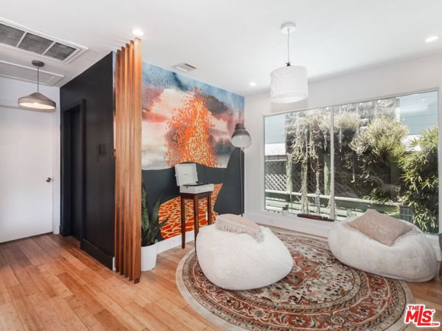 905 Pine Grove Avenue, Los Angeles CA: https://media.crmls.org/mediaz/37501f8f-8b3d-4f99-adfd-2e0bc95672c8.jpg