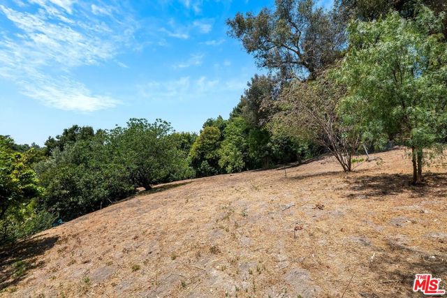 3734 Longridge Avenue, Sherman Oaks CA: https://media.crmls.org/mediaz/3750251e-a5f3-4200-87b8-74cbc5ad2a3c.jpg