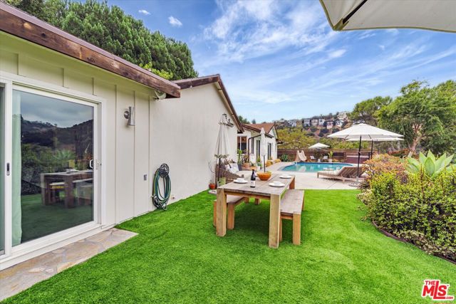 2316 Laurelmont Place, Los Angeles CA: https://media.crmls.org/mediaz/37502a83-be80-4b58-b46f-19ae5a4233f7.jpg