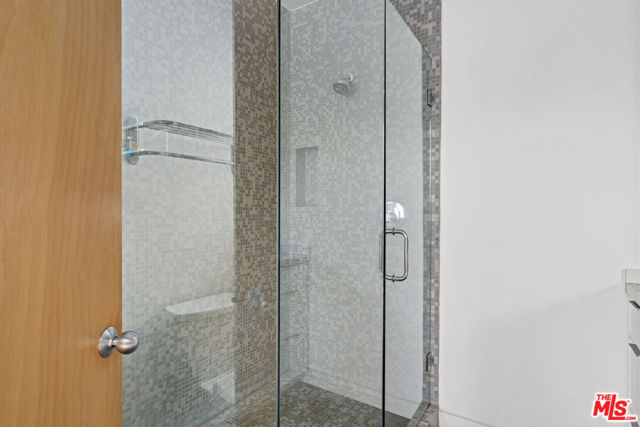 25 Brooks Avenue, Venice CA: https://media.crmls.org/mediaz/3751bba7-d302-4099-9b87-da4d2ca6738e.jpg