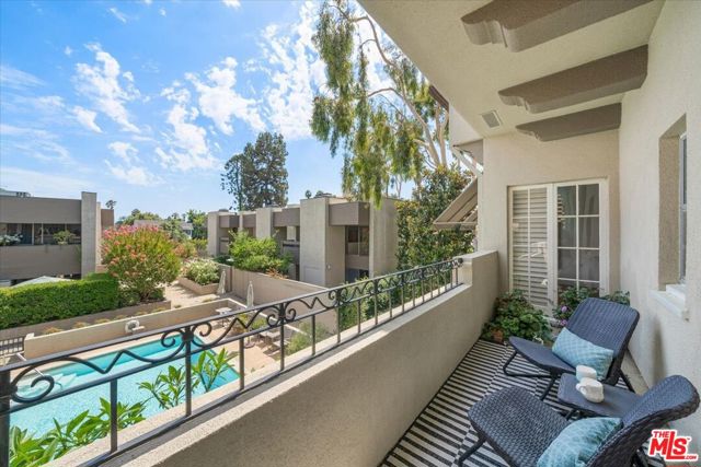 80 S Grand Avenue, Pasadena CA: https://media.crmls.org/mediaz/37524418-28ee-4977-a60f-8c21f3ecdd5a.jpg