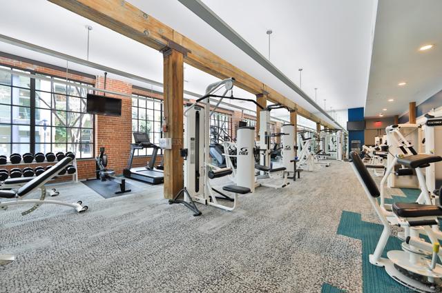 500 W Harbor Dr, San Diego CA: https://media.crmls.org/mediaz/37526108-e516-49f5-bdf1-429bedd082b2.jpg
