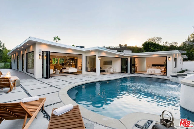 2600 Zorada Drive, Los Angeles CA: https://media.crmls.org/mediaz/3752b2c9-04a5-4f69-a581-1e734dc61c59.jpg
